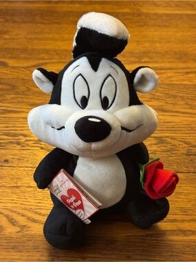 Hallmark Pepe Le Pew Skunk Singing Talking
Plush Looney Tunes
Valentines Day NWT